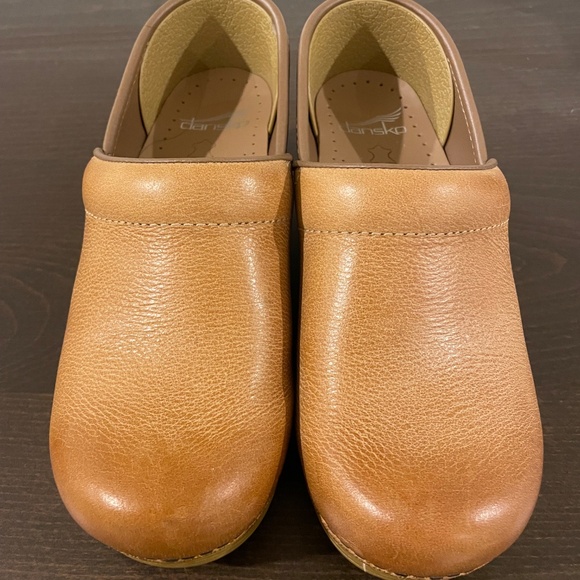 🌾Reserved for Kristine🌾Dansko Pro Honey Clog Burnished Distressed Leather 36 - Picture 1 of 5